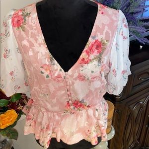 ADORABLE OLD FASHIONED BUTTON DOWN BLOUSE!! 🌸🌸🌸